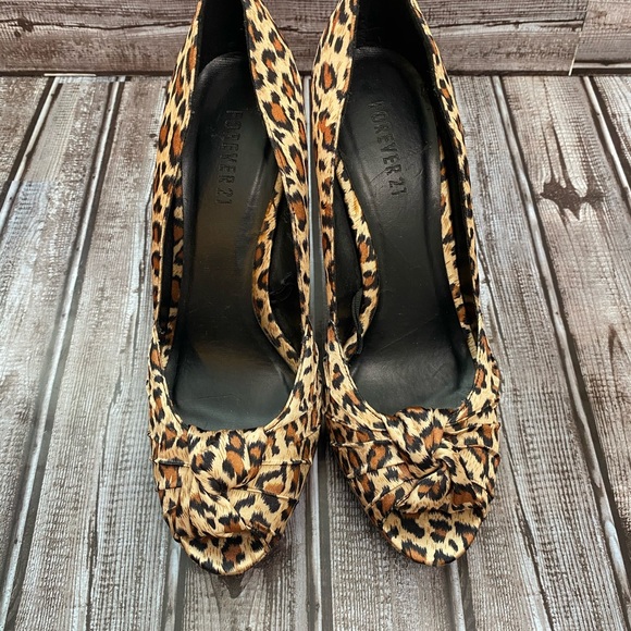 Forever 21 leopard print stiletto heels - Picture 2 of 8